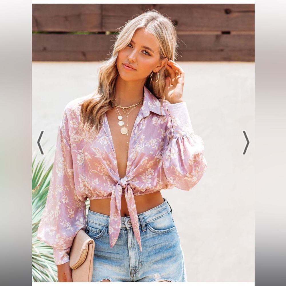 Vici size medium floral chiffon tied crop top. Never worn. Spare button tag on.